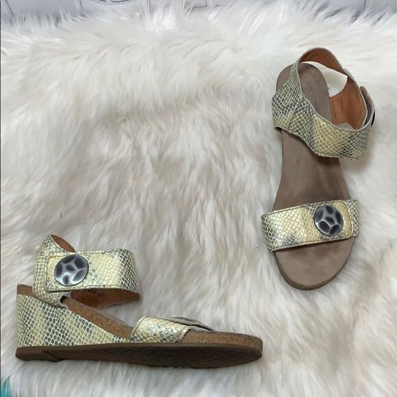 Taos Carousel 2 Tan Snakeskin Wedge Sandal Sz 9.5 - Picture 2 of 7